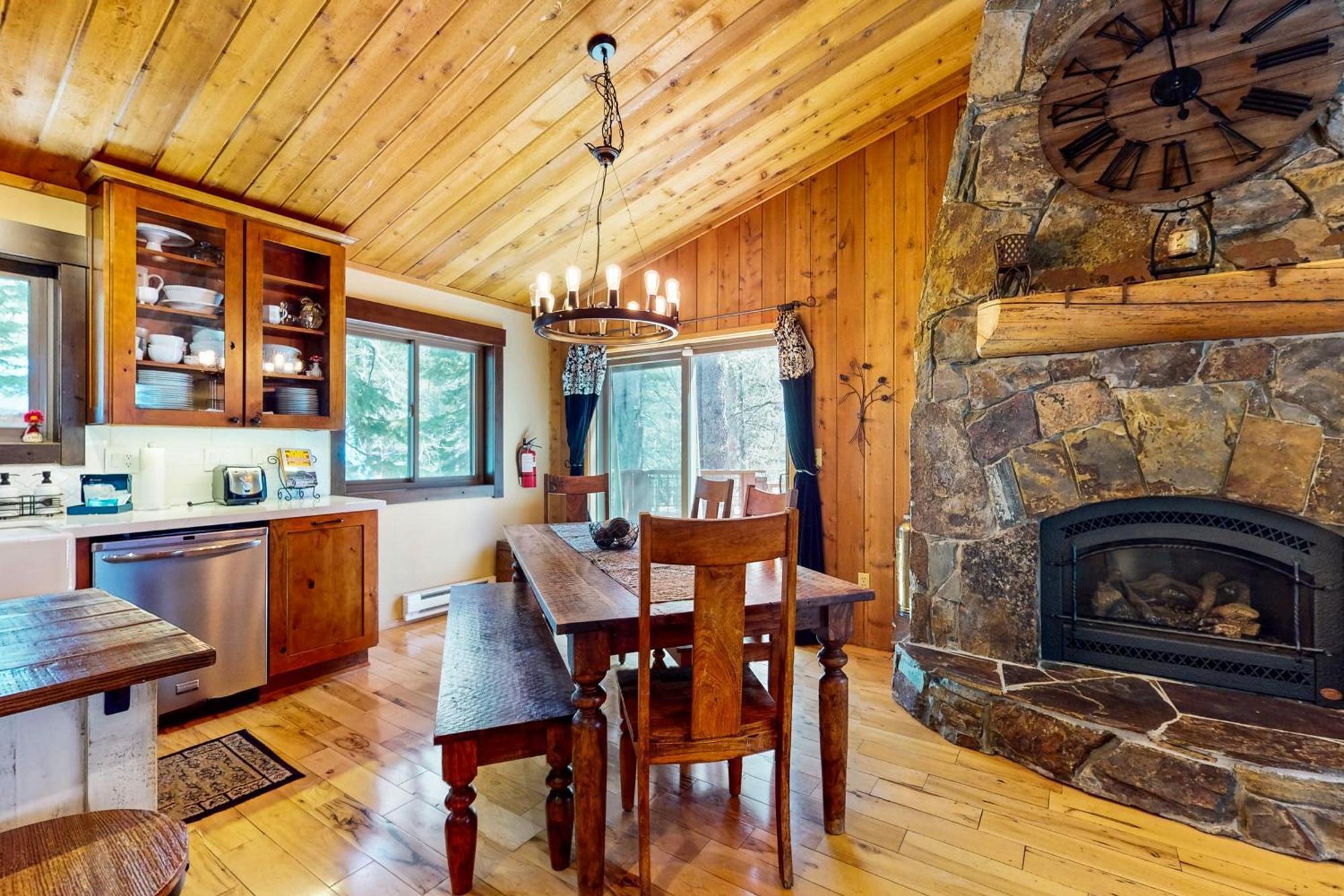 Tastefully-Updated, Classic Tahoe Family Home Truckee Exterior photo