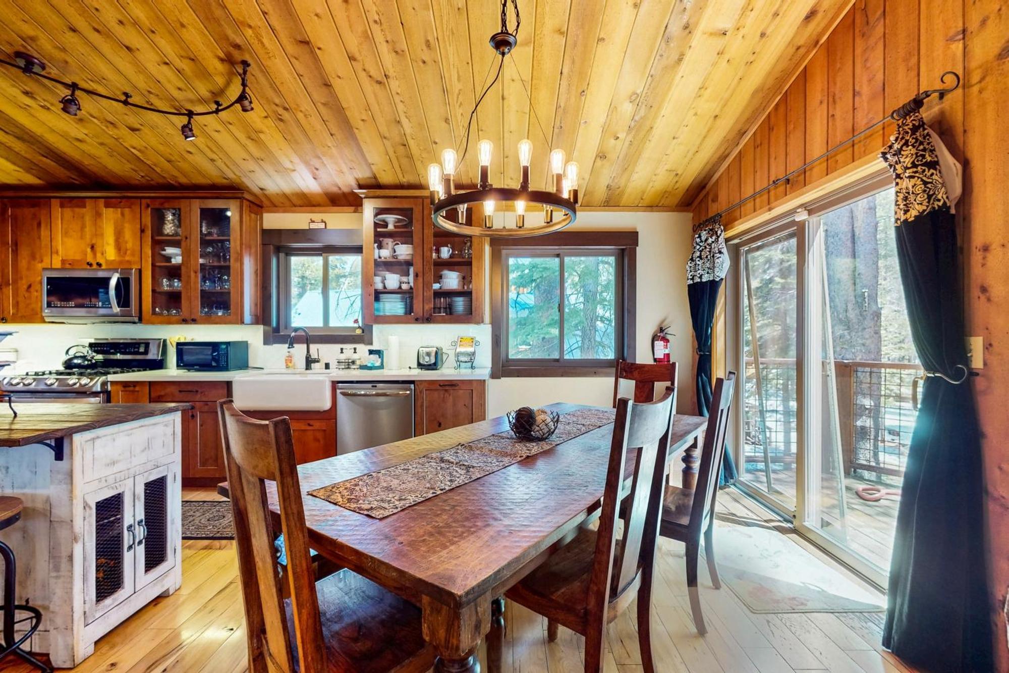 Tastefully-Updated, Classic Tahoe Family Home Truckee Exterior photo